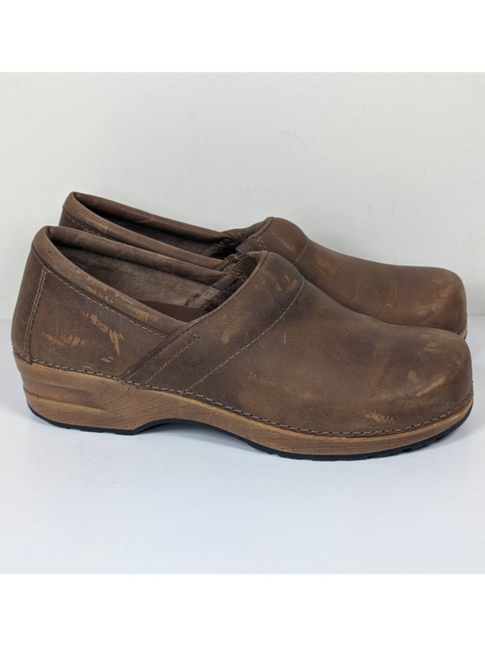LL Bean Clogs Womens Size 10 Slip On  Round Toe Brown Leather Comfort Mules Shoe - Picture 2 of 7